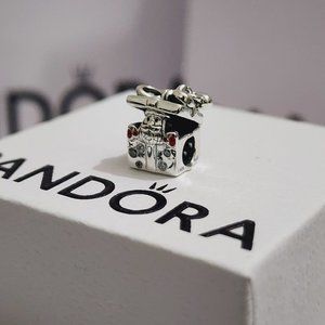 Pandora Christmas gift box sterling silver charm